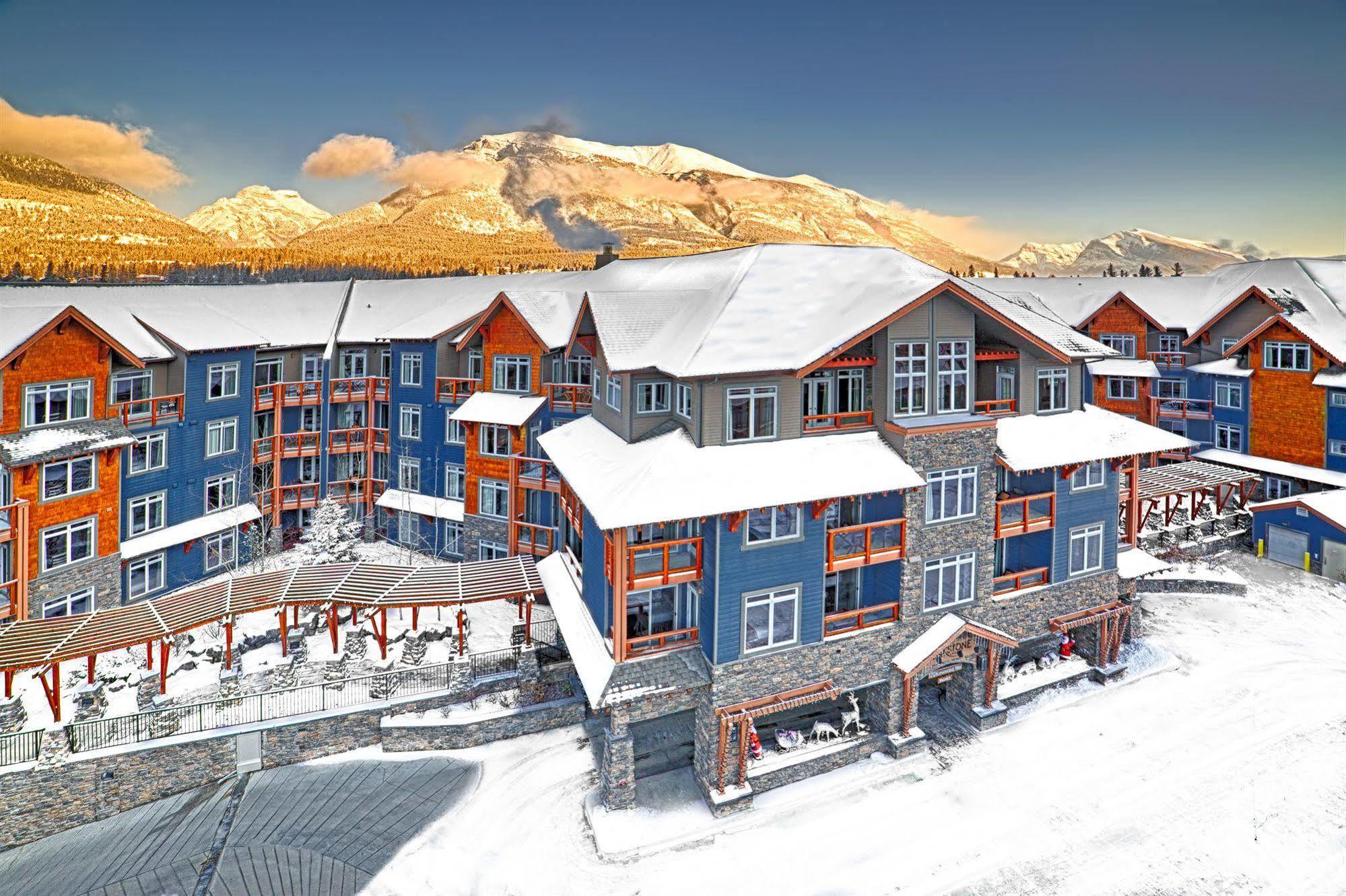 Blackstone Mountain Lodge By Clique Canmore Dış mekan fotoğraf